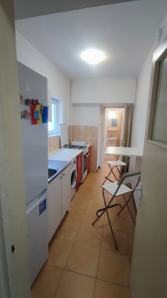 Magheru Romana, blocul Mega Image (EVA)